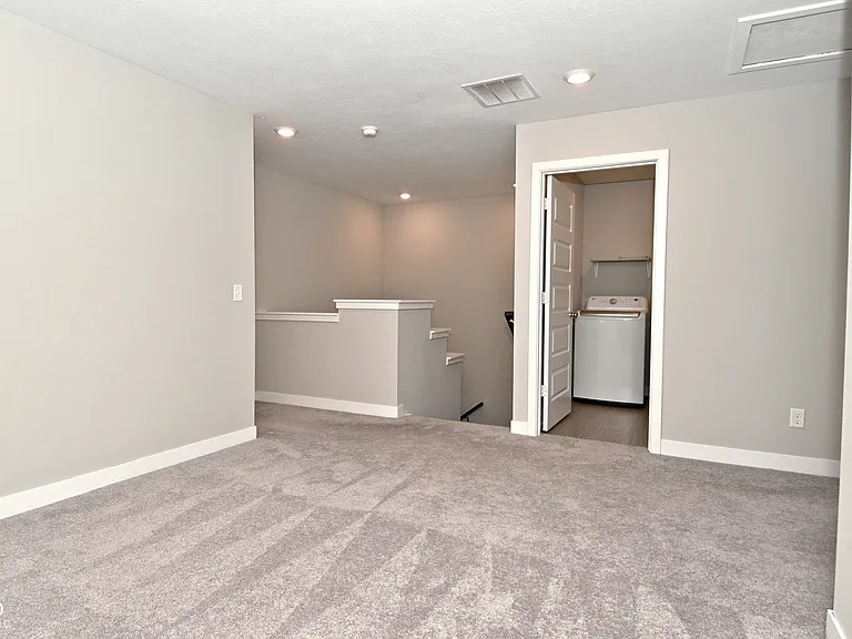 1964 Rowena Ln — Photo 28