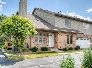 7917 W Tiffany Ct, Palos Hills, IL 60465