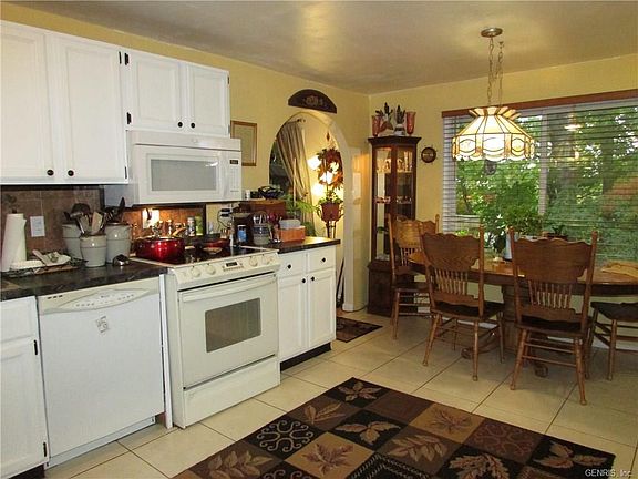 2nd image of 10 Bucklebury Hl