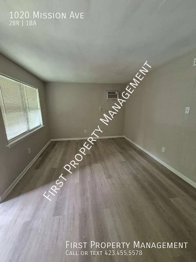 1020 Mission Ave - 2 bed 1 bath duplex unit. — Photo 2