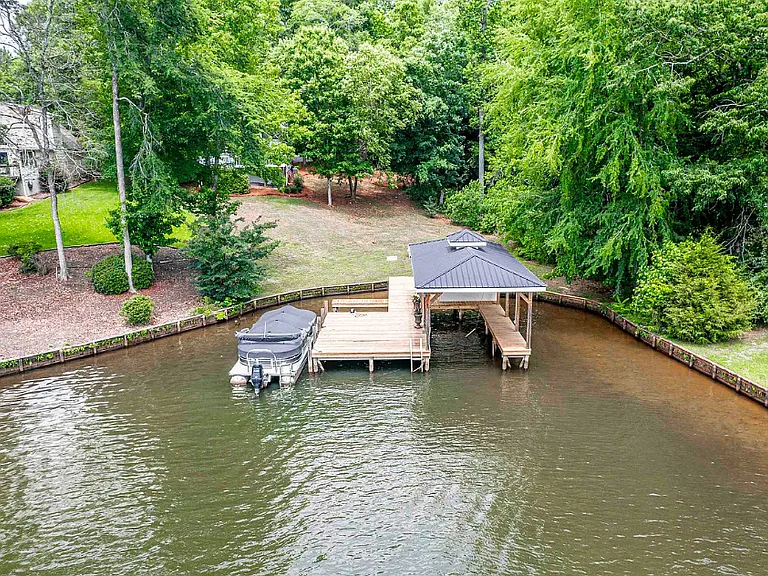 309 Thomas Dr — Photo 4