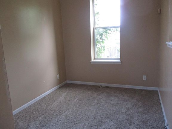 5th image of 2827 Wyoming St