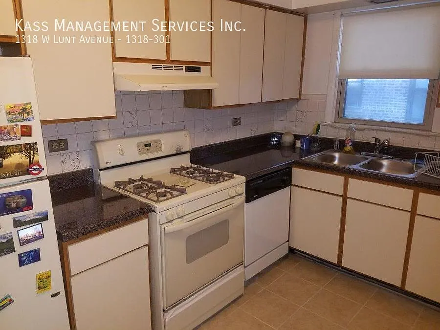 1318 W Lunt Ave #301