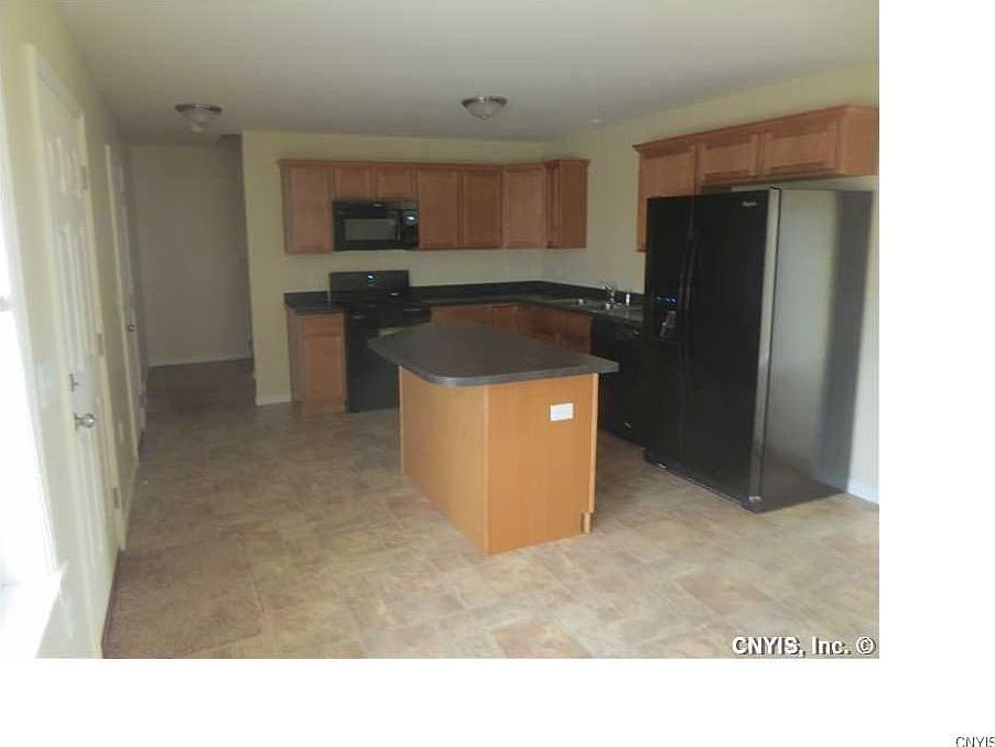 2nd image of 10056 Ash St