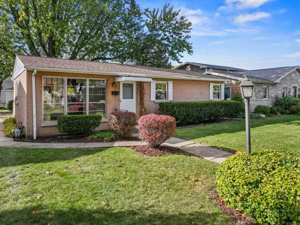 1724 Illinois St, Des Plaines, IL 60018