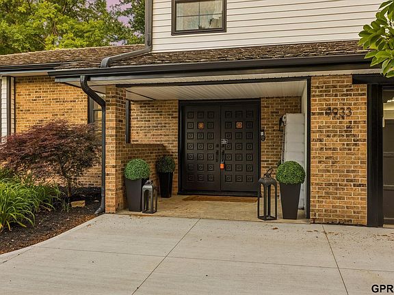 2nd image of 9933 Devonshire Dr