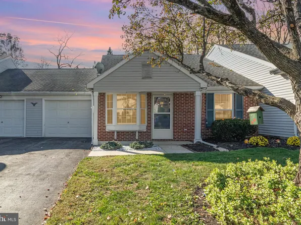 28 Fieldcrest Dr, Mechanicsburg, PA 17050