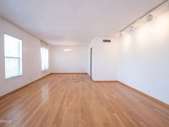 2nd image of 5107 E Bloomfield Rd