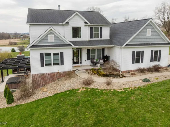 3990 Smith Kramer St NE, Hartville, OH 44632