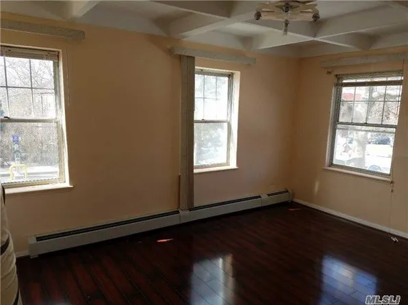 147-01 Village Rd APT 29A, Jamaica, NY 11435