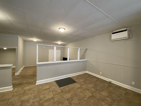 2nd image of 62 E King St #17167068