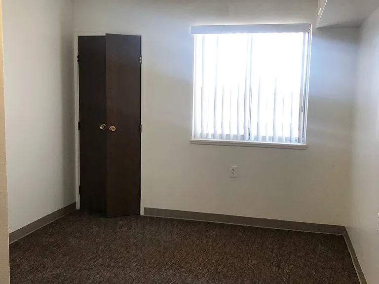 2427 Jefferson Ave — Photo 25