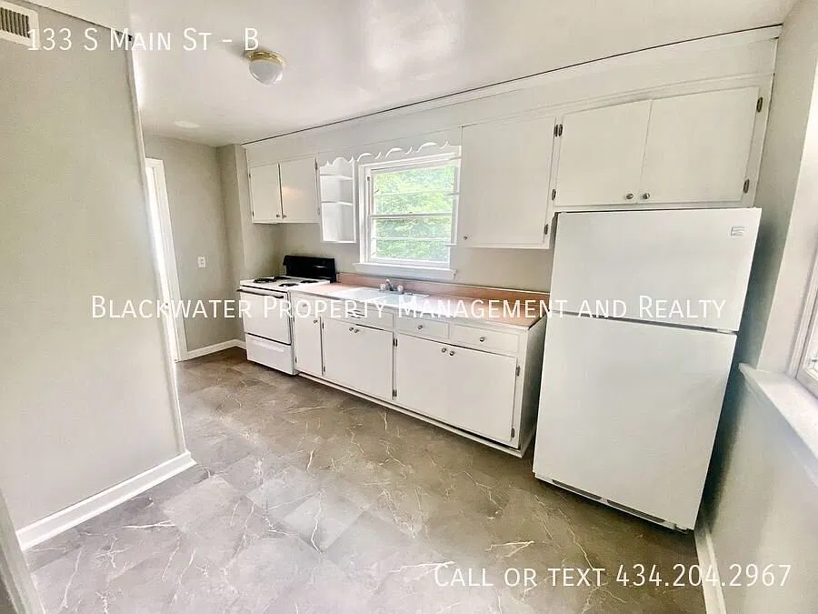 2 Bedroom Apartment in the Heart of Amherst! — Photo 4