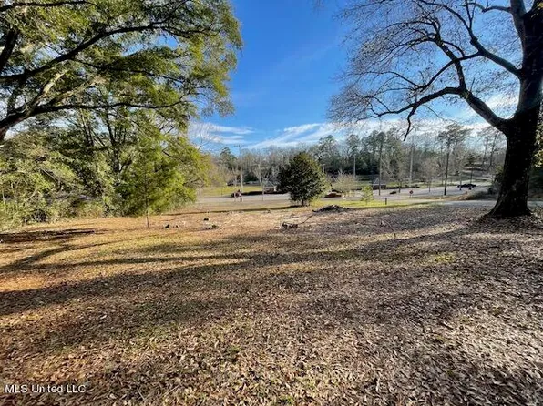 507 N 3rd St, Wiggins, MS 39577