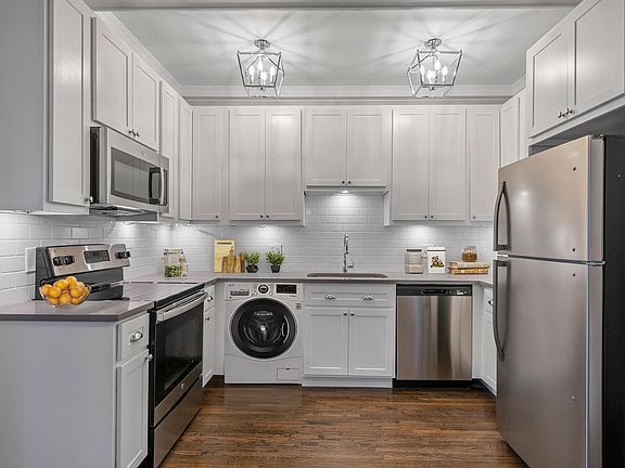 3rd image of 5744 Pershing Ave #2E