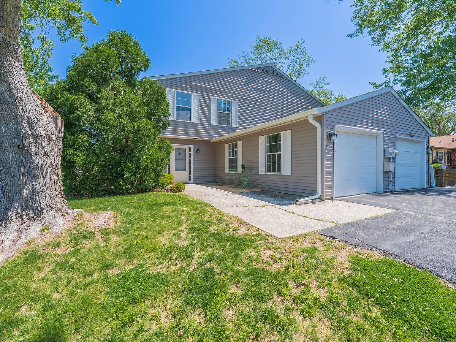 3 bed, 1.5 bath, 1200 sqft, $1,700 — Photo 1