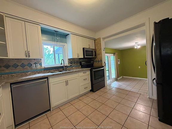 5th image of 307 Sacred Heart Dr