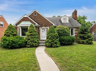 8436 Harding Ave, Center Line, MI 48015