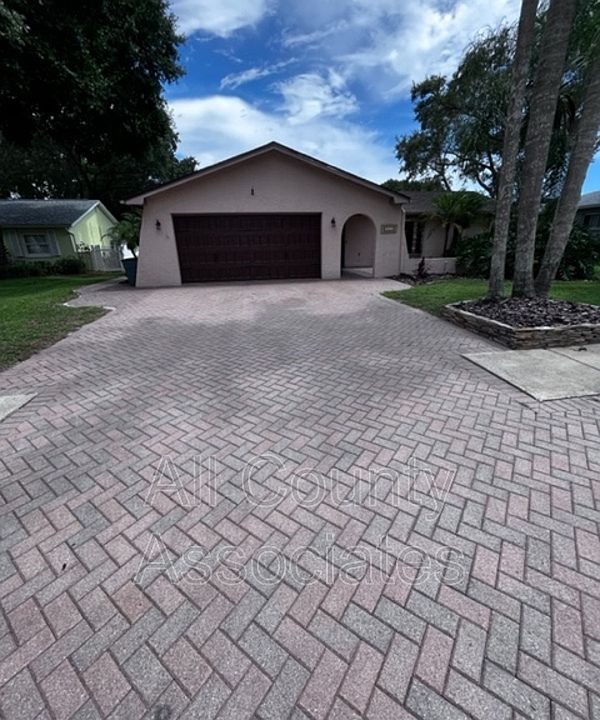 1st image of 210 Hollow Oak Ct