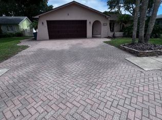210 Hollow Oak Ct, Tarpon Springs, FL 34689