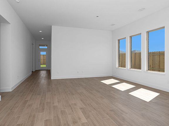 3rd image of 2823 Orange Leaf Dr
