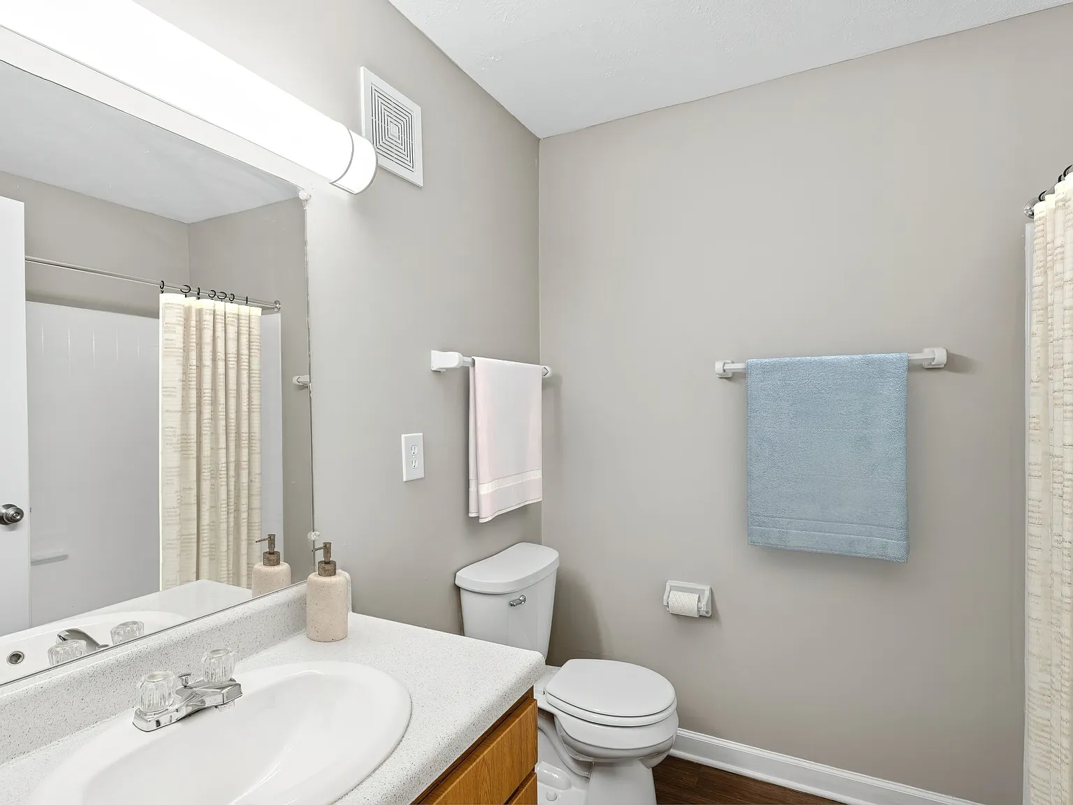 Waterfront Pointe — Photo 3