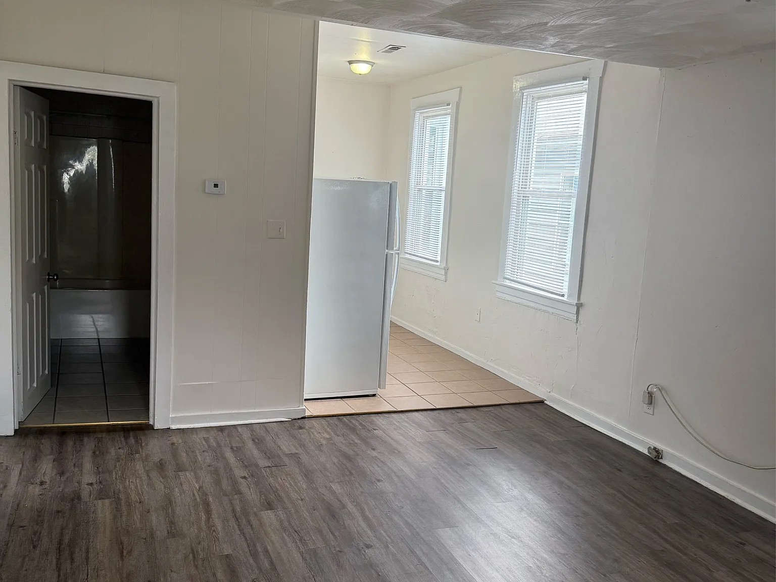 1020 Jamison Ave - 4 — Photo 1
