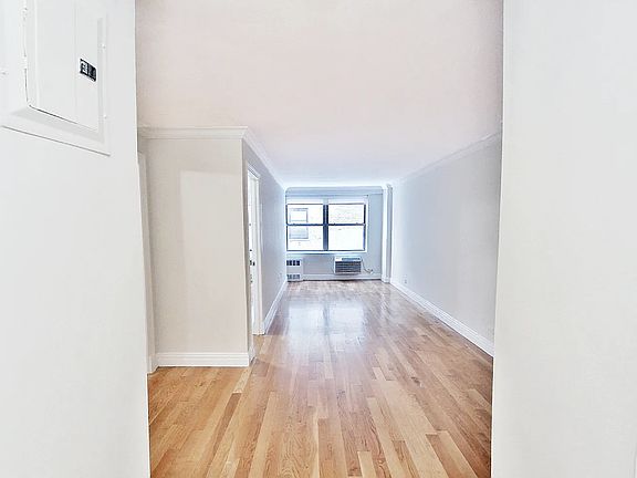 2nd image of 210 W 89th St APT 6C