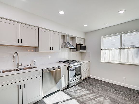 5th image of 4832 El Escorial Dr