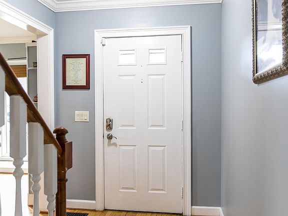 3rd image of 102 Oxford Pl