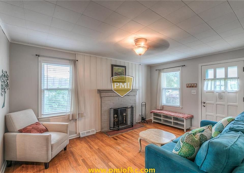2nd image of 115 E 80th St