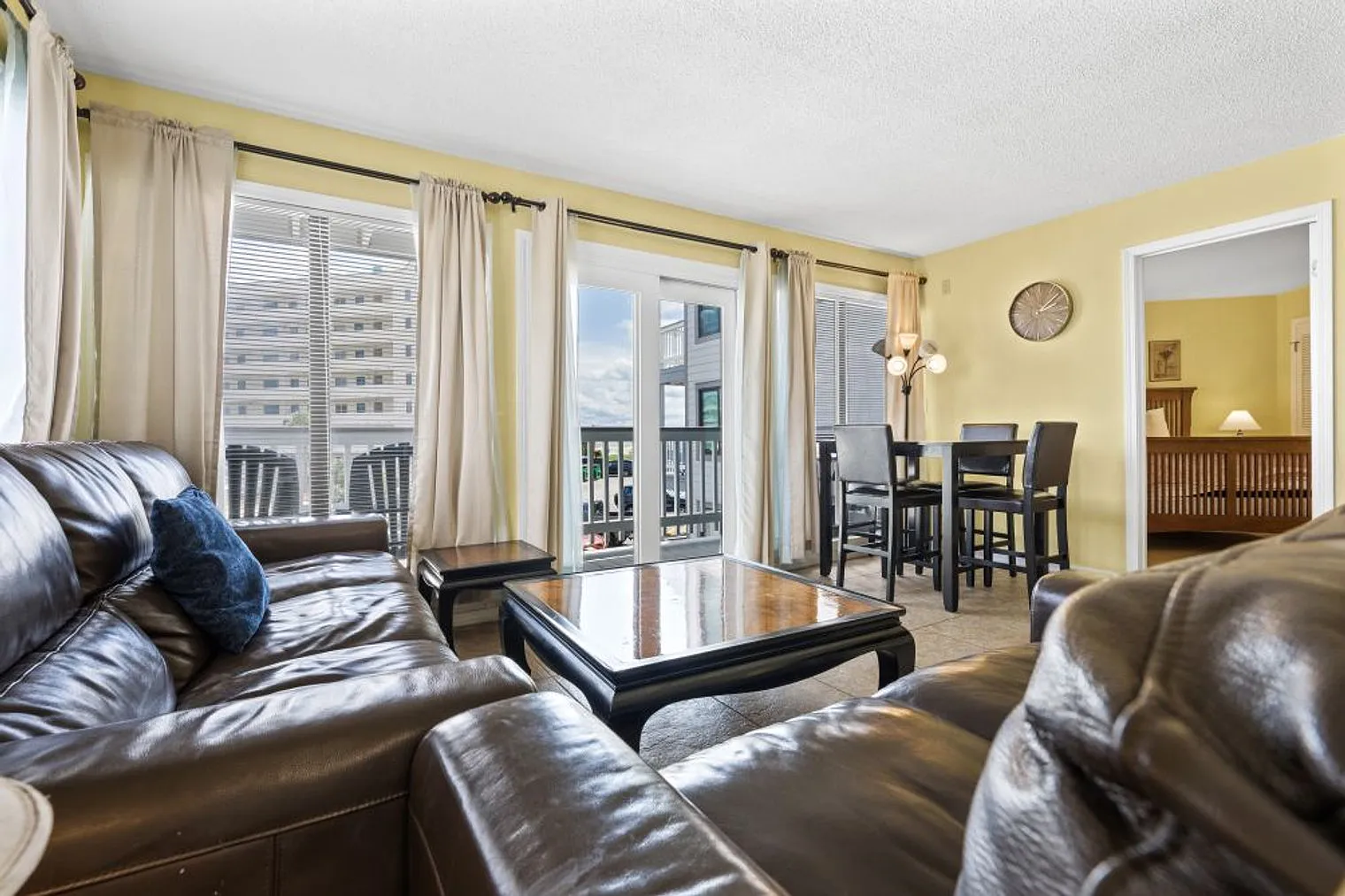 2 bed, 2.0 bath, 731 sqft, $3,112 — Photo 2