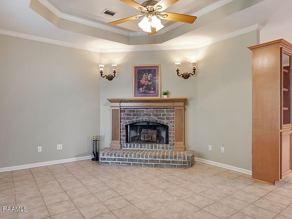 4th image of 200 Woodoak Cir