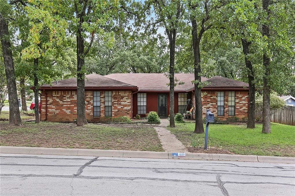 1009 Oak Ridge Dr, Azle, TX 76020 Zillow
