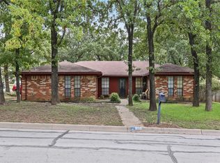 1009 Oak Ridge Dr, Azle, TX 76020