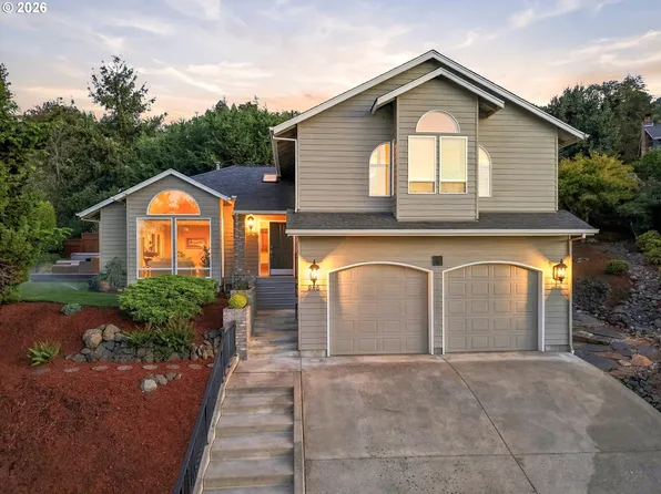 985 W Silver Ct, Roseburg, OR 97471
