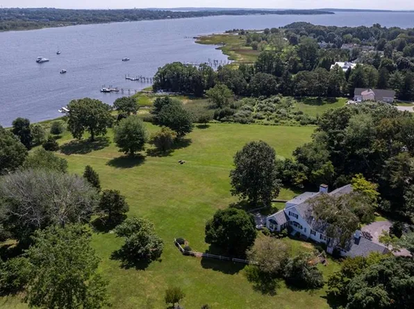 250 Rumstick Rd, Barrington, RI 02806