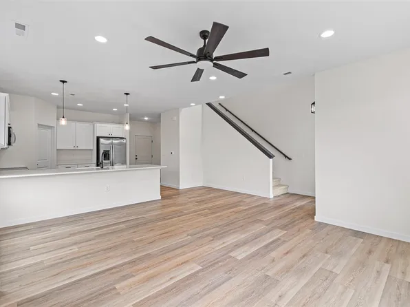 4675 Herbert Hoover Hwy #C, Iowacity, IA 52240