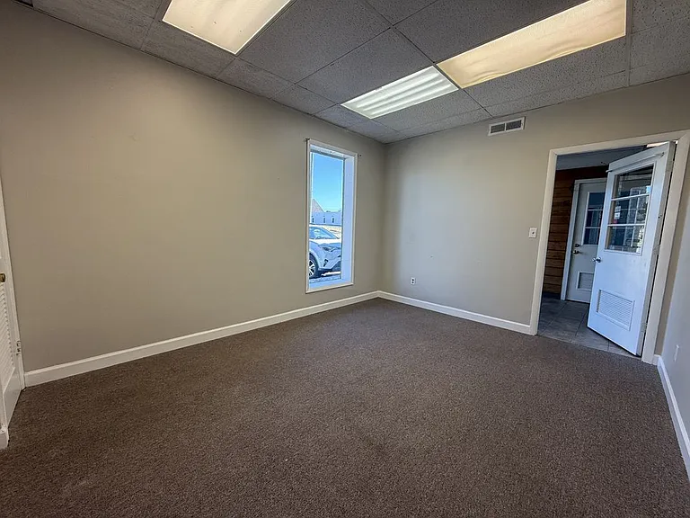 311 N Jackson St — Photo 8