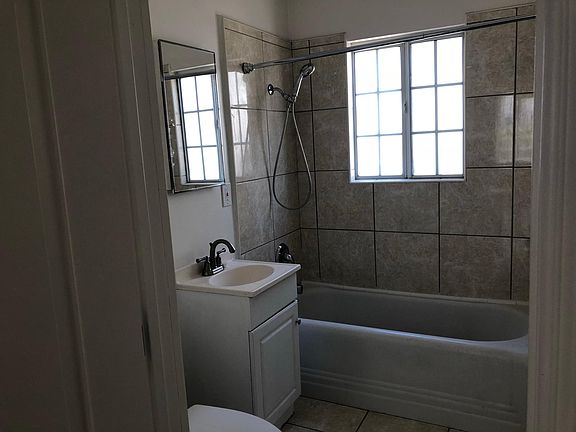 2nd image of 808 E Garfield Ave