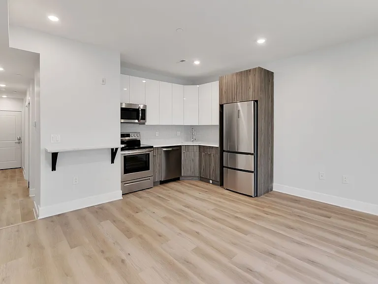 1723 Memorial Ave — Photo 9