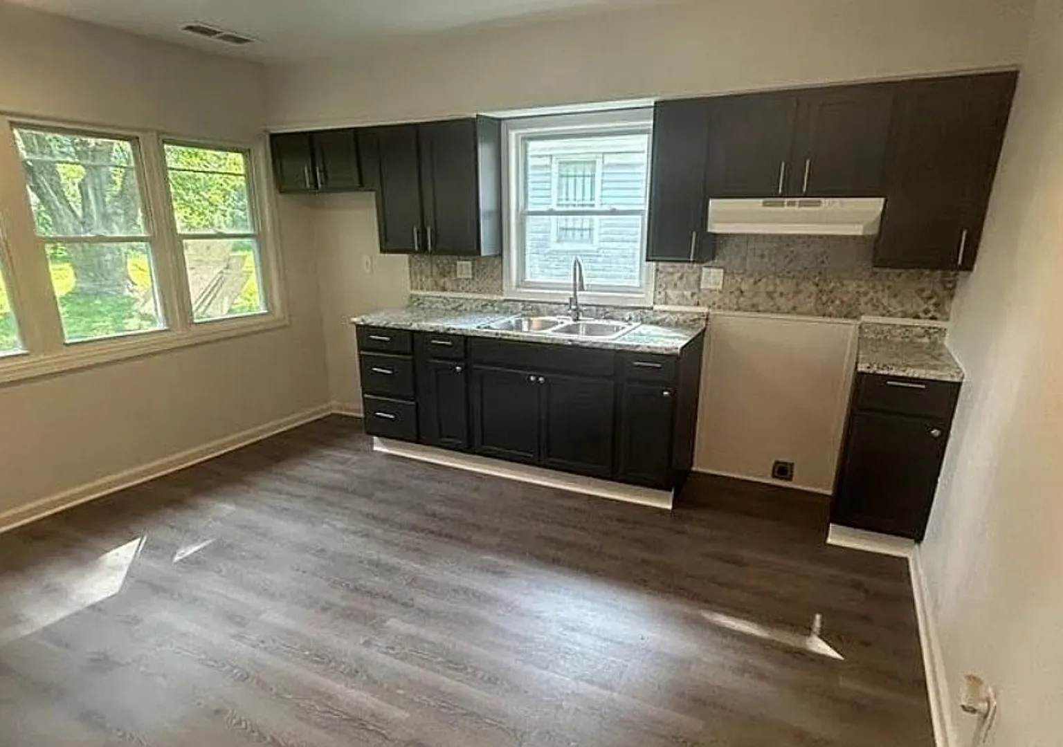 For Lease — Photo 4