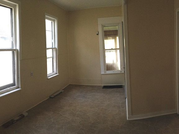 5th image of 1239 N Ave NE