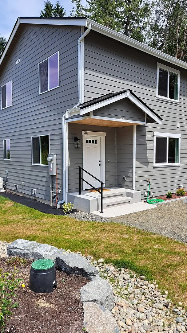 3 Bedroom 2.5 Bath Duplex — Photo 3