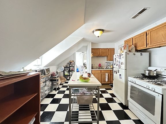 3rd image of 3311 N Hoyne Ave #4