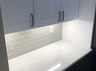 5916 Cove Landing Rd APT 202, Burke, VA 22015