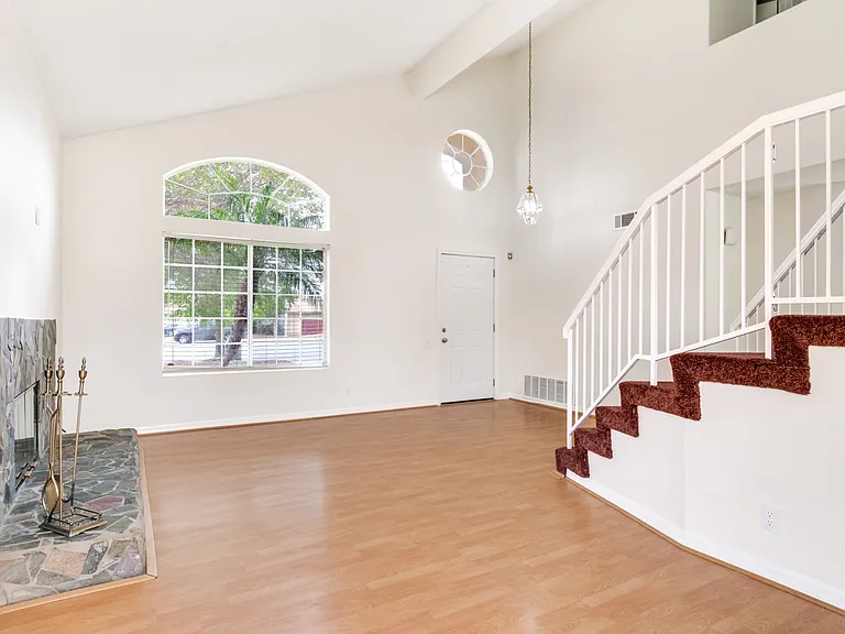 5585 Osborne Ct — Photo 3