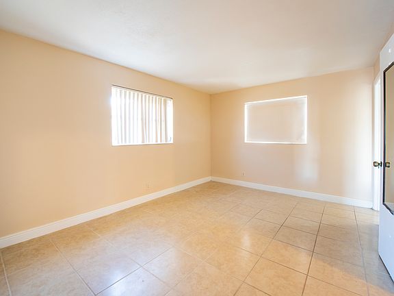 2nd image of 2123 Davie Blvd #108
