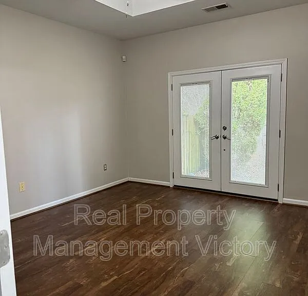 566 Treymoor Lake Cir — Photo 12