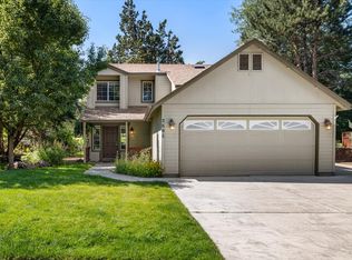 3865 SW Ben Hogan Dr, Redmond, OR 97756
